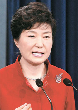 朴槿恵（パク・クネ）大統領は６日、青瓦台（チョンワデ、大統領府）で発表した対国民談話文で「韓国の経済が再び飛躍するためには経済全般に対する大手術が避けられない」と話した。