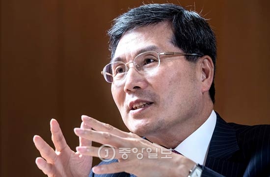 法務法人クァンジャンのキム・ジェフン代表弁護士は「韓国企業がグローバルビジネス分野を開拓していく時、パートナーとして良質の法律サービスを支援する役割をする」と述べた。