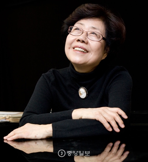 シン・スジョン元ソウル大音大学長。最近ショパンコンクールで優勝したピアニスト、チョ・ソンジンの師匠だ。２８日にソウル芸術の殿堂で開かれるトークコンサートで第１世代ピアニストとして芸術と人生の話をする。