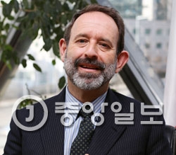 マルコ・デラ・セタ（Ｍａｒｃｏ　ｄｅｌｌａ　Ｓｅｔａ）駐韓イタリア大使（５３）