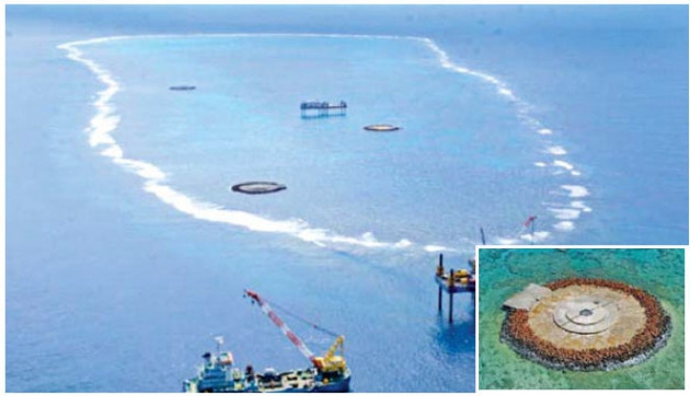 日本政府が珊瑚礁の復元に乗り出したフィリピン近隣海域の人工島「沖ノ鳥島」。小さい写真はコンクリートの構造物が水面上にあらわれた様子。
