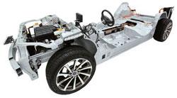 電気自動車用バッテリーを装着した内部の姿。純電気自動車はエンジンの代わりにモーターで駆動する。