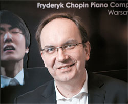 初めて韓国を訪れたショパン協会のアルトゥール・シュクレネル監督は、チョ・ソンジンの演奏について「技巧的・音楽的に完ぺきだった」と述べた。