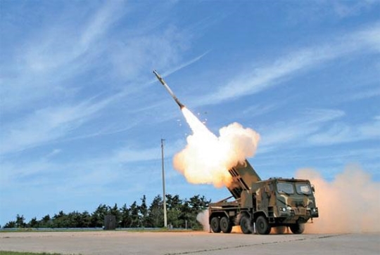 国防部が５日に公開した次期多連装ロケット「天舞」。