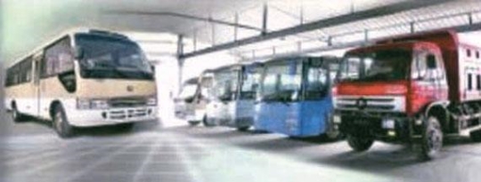 朝鮮ピョンウンジュンソン合営会社が生産する「千万里」トラックと「金剛山」バス。（写真＝平和自動車、中央フォト）