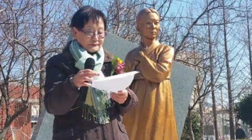 挺身隊問題対策釜山（プサン）協議会（代表キム・ムンスク）は１日午後２時、釜山草邑洞（チョウップドン）の子供（オリニ）大公園で「平和の少女像」除幕式を行った。