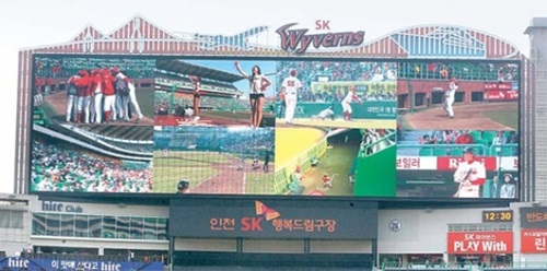 仁川野球場の名物となった２５８０インチの電光掲示板「ビッグボード」。ダグアウト・ブルペンなど競技場のあちこちを詳しく紹介する。