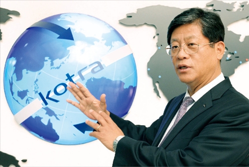 金在ホン（キム・ジェホン）大韓貿易投資振興公社（ＫＯＴＲＡ）社長は「韓国が輸出を再び伸ばすには輸出の中小企業を育てなければならない」として「昨年約９万２０００社だった輸出中小企業を２０１７年までに１０万社に増やす」と話した。