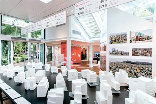「建築界のオリンピック」ヴェネツィア・・ビエンナーレ建築展が２８日（現地時間）から始まる。「容積率ゲーム」を主題に展示物を披露している韓国館の様子。（写真＝韓国文化芸術委員会）