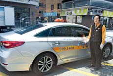 タクシー運転歴１８年の「観光タクシードライバー」キム・チャンホさん。キムさんは２０カ国・地域（Ｇ２０）首脳会合の時、ドイツのメルケル首相をエスコートした。