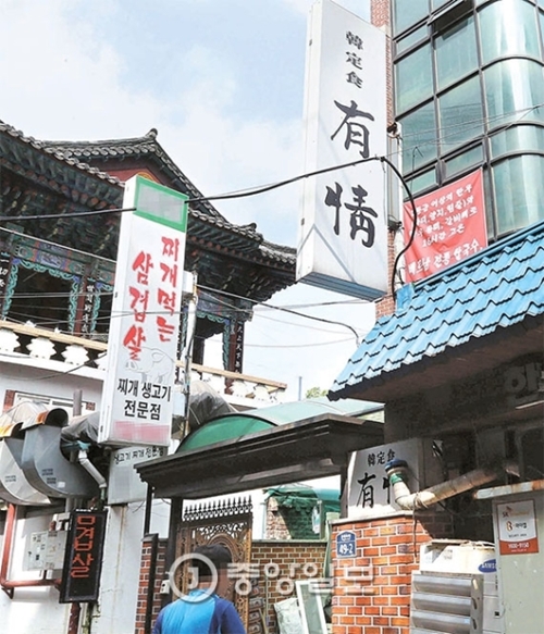 今月初めに閉店したソウル鍾路区（チョンノグ）の韓定食店「有情」。高位公務員や政治家たちが好んで訪れた店だ。政府部署が世宗（セジョン）市で移りながら営業で打撃を受けた。まさにこの場所にベトナムのライスヌードルの店ができる。