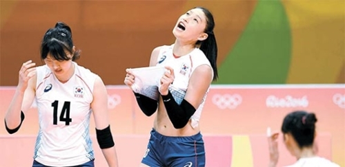 大韓バレーボール協会が何もしないせいで金軟景選手はリオ五輪で通訳まで引き受ける羽目になった。（写真＝リオデジャネイロ＝オリンピック写真共同取材団）