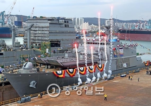 ２５日午前、蔚山の現代重工業で新型揚陸艦（ＬＳＴ－Ⅱ）３番艦である「日出峰」進水式が行われた。