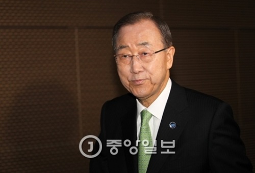 朴槿恵大統領弾劾案可決直後の９日、国会議事堂で朴元淳ソウル市長が自由発言をしている。