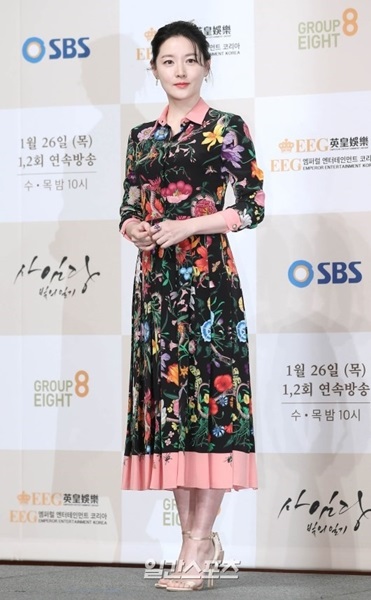 ２４日午後、ソウル中区ロッテホテルで開かれたドラマ『師任堂、色の日記』の制作発表会に登場した女優イ・ヨンエ。