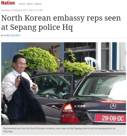 セパン警察署を訪れた北朝鮮大使館職員（写真＝ザ・スターホームページ）