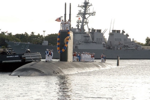 米原子力潜水艦コロンバス。（写真＝米海軍）