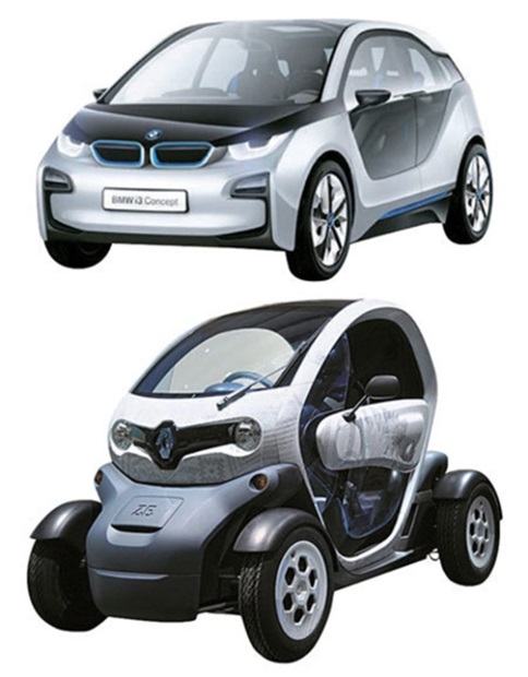 ＢＭＷが公開した電気自動車「ｉ３」（上）とルノーサムスンが６月に発売予定の電気自動車「トゥイジー」（下）。
