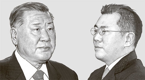 鄭夢九（チョン・モング）会長（左）、鄭義宣（チョン・ウィソン）副会長（右）。