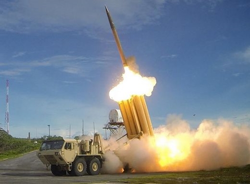 米軍が２０１３年９月、ハワイ近隣の島でＴＨＡＡＤ迎撃用ミサイル試験発射を実施した。（写真＝米国防総省）