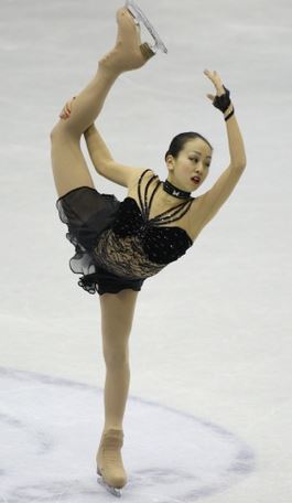フィギュアスケート選手の浅田真央。