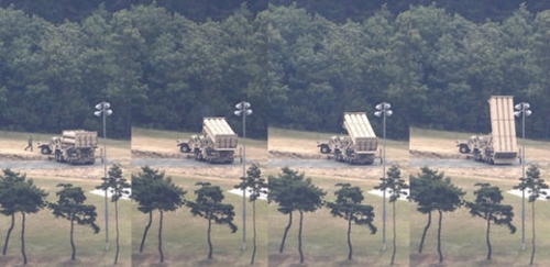 ６日、慶尚北道星州ゴルフ場の敷地に配備された高高度ミサイル防衛体系ミサイル発射台で、米軍が点検する発射台１基が展開している様子。この日午前、輸送用ＵＨ－６０米軍ヘリコプター２機がゴルフ場に到着して１時間１５分ほどとどまった。その後、発射台周辺で米軍関係者が発射台を点検する様子が目撃された。