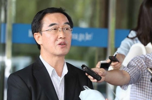 趙明均統一部長官候補者が１３日、ソウル南北会談事務局で感想を述べている。