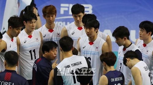 韓国男子バレーボール代表が日本を破ってグループ１位でベスト８に進出した。
