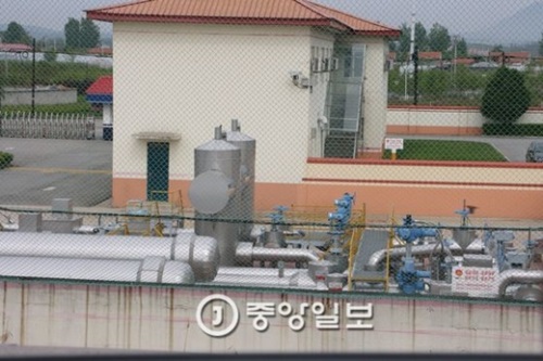 中国は丹東市と北朝鮮平安北道ピヒョン郡をつなぐパイプラインを通じて北朝鮮に原油を供給している。（写真＝中央フォト）
