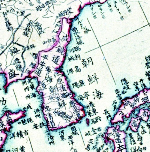 １８１０年に江戸幕府が製作したという世界地図新訂万国全図の韓半島の部分。当時、日本も東海を「朝鮮海」と表記していたことが分かる。（写真提供＝国土地理情報院）