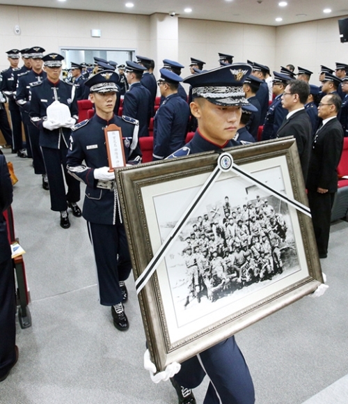 ２３日、京畿道高陽市の碧蹄軍第７地区奉安所で実尾島部隊員遺骨合同奉安式が行われた。