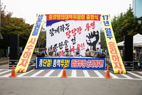 今月５日、富平工場で２０１７年賃闘勝利のための中央争議対策委員会の出帆式をする金属労組韓国ＧＭ支部。（写真＝金属労組韓国ＧＭ支部ホームページ）