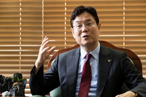 李官燮（イ・グァンソプ）韓国水力原子力社長は「中央日報のインタビューで第４次産業革命技術を活用すれば原発の安全性が高まる可能性がある」と述べた。