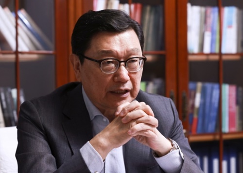 鄭徳亀ＮＥＡＲ財団理事長インタビューが１９日、ソウル汝矣島のウィンチャンビル事務室で行われた。