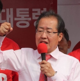 韓国大統領選当時、遊説中の洪準杓自由韓国党代表