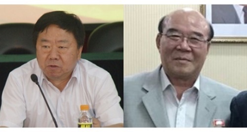 何毅亭・共産党中央党校常務副校長（左）、ムン・ソンモ駐タイ北朝鮮大使（右）。