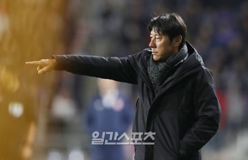 サッカー韓国代表の申台龍（シン・テヨン）監督