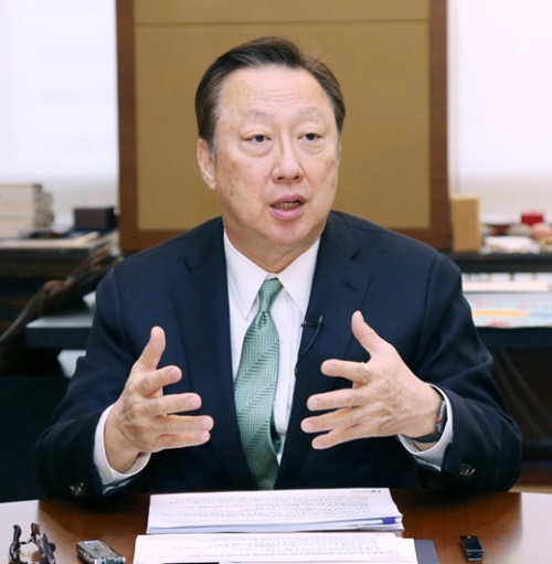 大韓商工会議所の朴容晩会長は韓国の競争力を高めるために規制をなくす必要があると強調した。（写真＝大韓商工会議所）