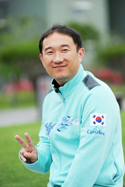 韓国の著名囲碁解説者であるキム・ソンリョン九段
