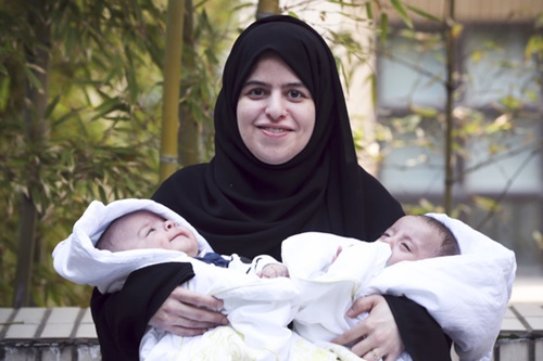 ７年間赤ちゃんを待ち望んでいたアマル・アフメドさんは江南チャ病院で昨年、双子の出産に成功した。