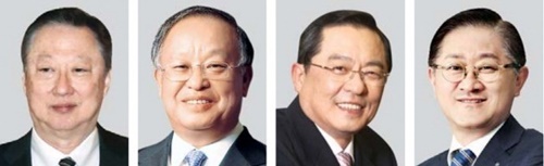 左から朴容晩大韓商工会議所会長、孫京植ＣＪ会長、具滋烈ＬＳ会長、徐慶培アモーレパシフィック会長。