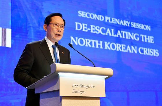 国防部の宋永武長官が２日にシンガポールで開催された第１７回アジア安全保障会議で「韓半島の非核化とアジア太平洋地域の平和と繁栄」を主題に演説している。（写真＝国防部）