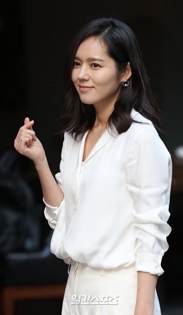 ３日午後、ソウル汝矣島のレストランで開かれたＯＣＮドラマ『ミストレス』の打ち上げパーティに出席した女優のハン・ガイン。