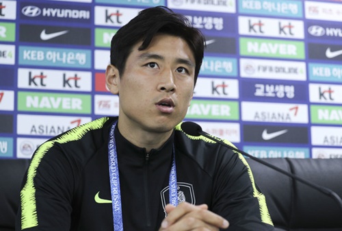 韓国代表のベテランＭＦ具滋哲（ク・ジャチョル）が１９日、練習前に心境を語っている。