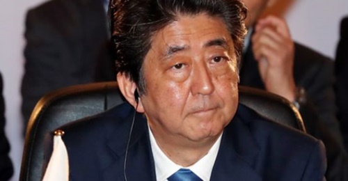 安倍首相が先月９日午前、東京赤坂迎賓館で開かれた第７回韓日中首脳会議に出席している。（青瓦台写真記者団）