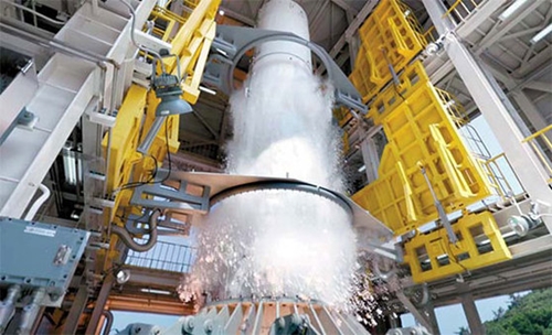 韓国型ロケットの推進機関総合燃焼試験が５日、羅老宇宙センターで行われた。