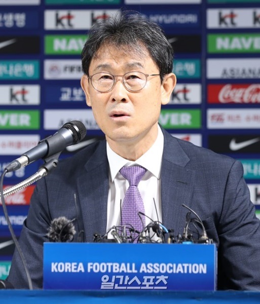 アジア競技大会に出場するサッカー韓国女子代表のユン・ドクヨ監督