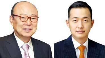 金昇淵ハンファグループ会長（写真左）、金東官ハンファＱセルズ専務
