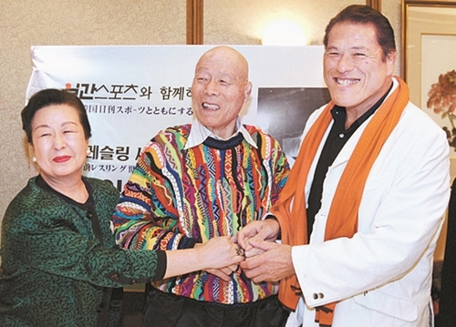 ２００６年２月に日本で会った力道山の夫人、田中敬子さん、頭突き王の金一（キム・イル、大木金太郎）さん、アントニオ猪木議員。