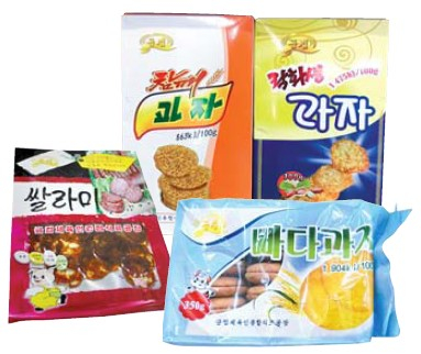 金カップ体育人総合食料工場で生産された菓子。北朝鮮貨幣で１００－２００ウォン（１ドル前後）で販売されている。